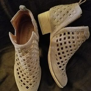 Jeffrey Campbell tan Booties -Ladies 8